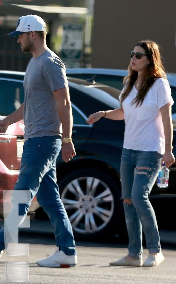 rs_634x1024-150730101824-634-Jessica-Biel-Justin-Timberlake-First-Photo-Together-Since-Silas-Born-Animal-Hospital-J1R-73015_40cfe.jpg