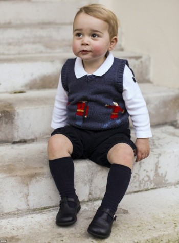 763631_2407BDD800000578-0-Prince_George_dressed_in_an_adorable_jumper_in_a_picture_that_wa-a-31_1418499317923.jpg