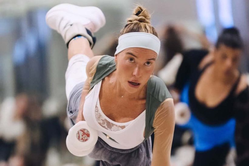 Tracy Anderson Method: Γιατί η προπόνηση που «αντικαθιστά» το Pilates γίνεται viral στο TikTok το 2026