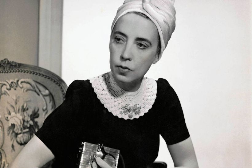 Schiaparelli: Fashion Becomes Art  Η μεγάλη έκθεση του μουσείου V&A είναι αφιερωμένη στην κορυφαία σχεδιάστρια.
