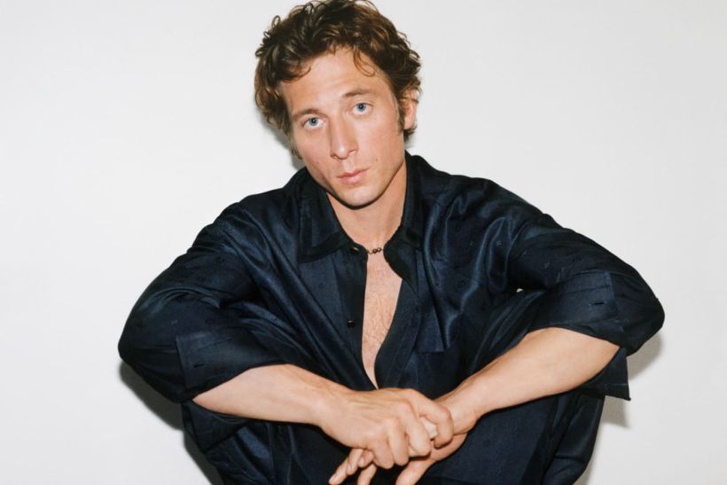 Ο Jeremy Allen White νέος ambassador του οίκου Louis Vuitton