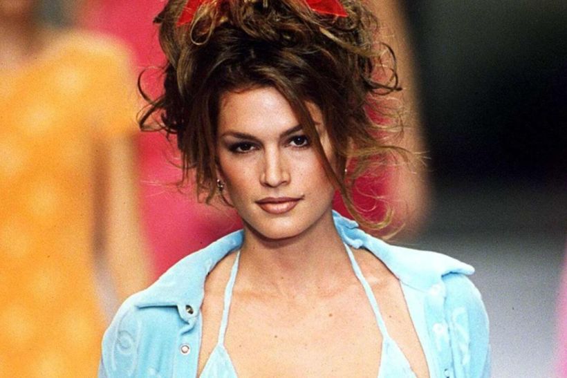 Cindy Crawford: «Το πρόσωπο που έχεις στα 25 είναι αυτό που σου έδωσε ο Θεός, αλλά το πρόσωπο που έχεις μετά τα 50 είναι αυτό που κέρδισες»