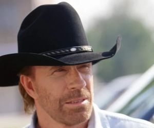 Πέθανε ο Chuck Norris, ο άνθρωπος που έγινε μύθος πριν γίνει meme