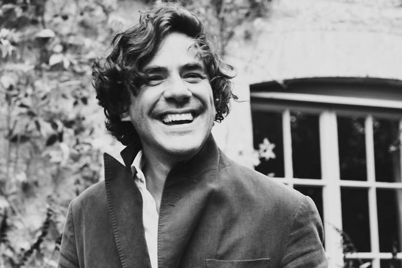 Ο Jack Savoretti μιλά στο Avopolis λίγο πριν την εμφάνισή του στο Athens Music Week 2026