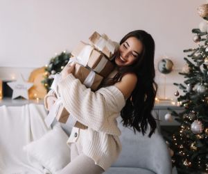 Το fashion item που θέλεις για χριστουγεννιάτικο δώρο σύμφωνα με το ζώδιό σου