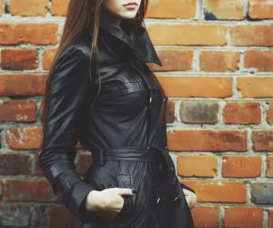 Το δερμάτινο trench coat είναι ο απόλυτος πρωταγωνιστής της σεζόν