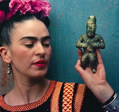 Frida Kahlo: «Αξίζεις μια αγάπη που να πάρει τα ψέματα, να σου φέρει τον ενθουσιασμό, τον καφέ και την ποίηση»