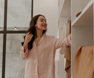 «Ψωνίζω» από την ντουλάπα μου: Πώς βρίσκω νέα έμπνευση χωρίς να αγοράσω τίποτα