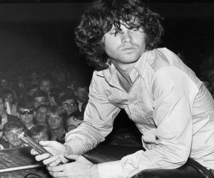 Jim Morrison: «Η αγάπη δεν μπορεί να σας σώσει από τη μοίρα σας»
