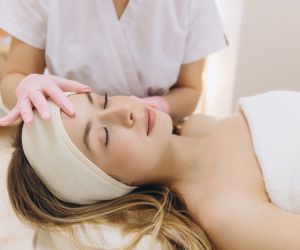 Microneedling: Όλα όσα θέλεις να ξέρεις για τη θεραπεία που “ξυπνά” την επιδερμίδα