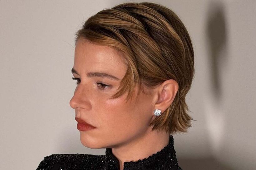 Chestnut Bronde: Η φυσική, ηλιόλουστη απόχρωση μαλλιών που κυριαρχεί το καλοκαίρι