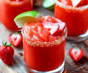 Έτσι θα φτιάξεις το τέλειο Strawberry Prosecco Slushie