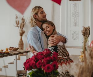 Valentine’s Day Deco: Πώς κατάφερα να φέρω τον ρομαντισμό στο σπίτι χωρίς να γίνει… κιτς (και χωρίς να ξοδέψω μια περιουσία)