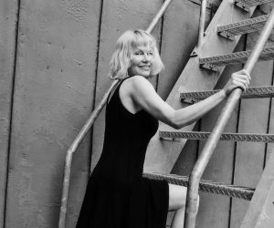 Pamela Anderson: «Στα μισά της ζωής μου, νιώθω λιγότερο ανίκητη και σκέφτομαι περισσότερο τα σημαντικά πράγματα»