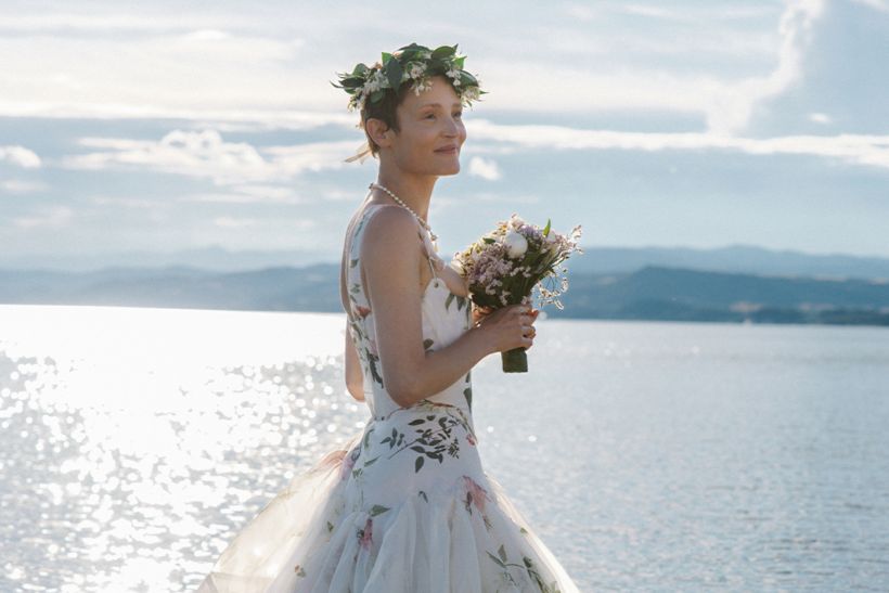 Η Vicky Krieps με Vivienne Westwood δίνει το απόλυτο wedding inspo