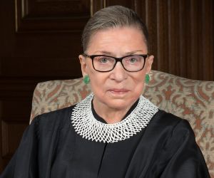 Ruth Bader Ginsburg: «Οι γυναίκες θα έχουν πραγματική ισότητα μόνο όταν οι άνδρες μοιραστούν μαζί τους την ευθύνη της ανατροφής της επόμενης γενιάς»