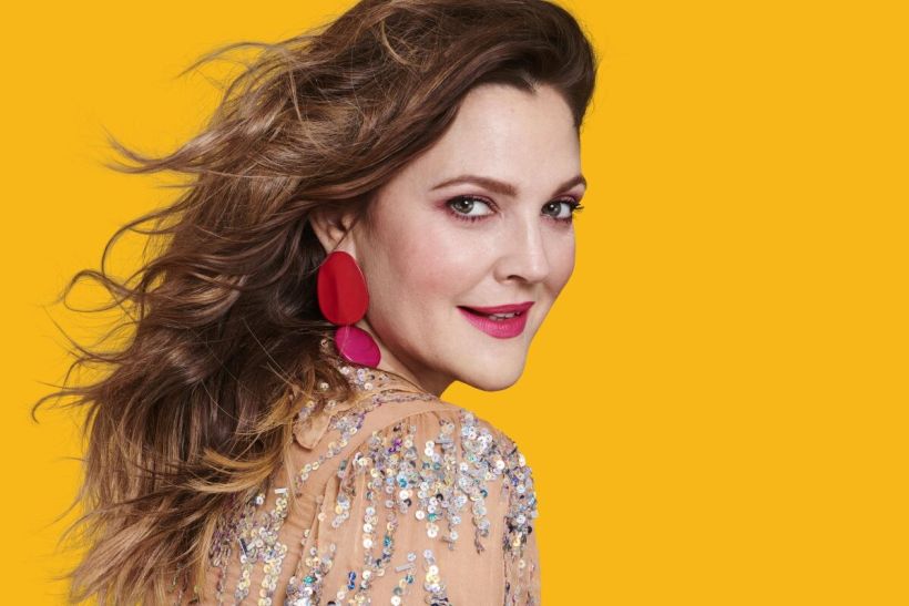 Drew Barrymore: «Η αγάπη είναι η πιο δύσκολη συνήθεια να κοπεί & να ικανοποιηθεί»