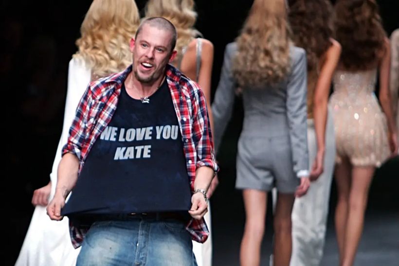 Alexander McQueen: «Η μόδα πρέπει να είναι μια μορφή απόδρασης και όχι εγκλωβισμού»