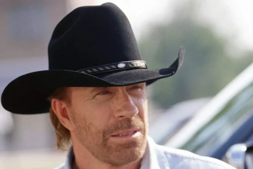 Πέθανε ο Chuck Norris, ο άνθρωπος που έγινε μύθος πριν γίνει meme