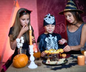 Πώς να ετοιμάσετε ένα Halloween πάρτι που θα ενθουσιάσει τα παιδιά