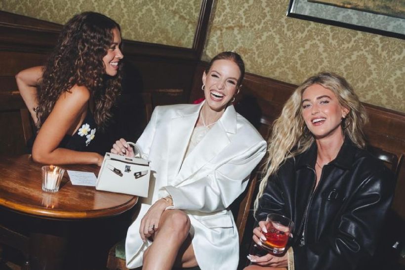 Πώς θα είσαι η πιο stylish της παρέας σε μια βραδινή έξοδο