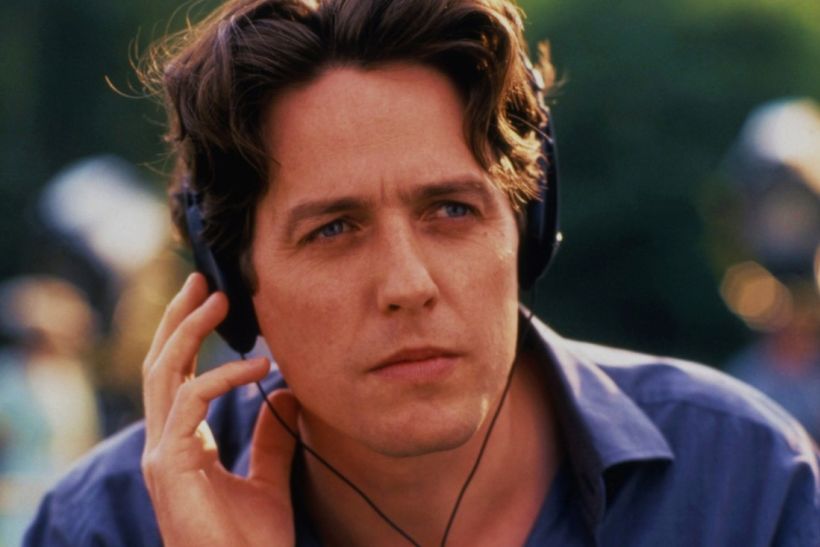 Hugh Grant: «Δεν μπορώ να βάλω το χέρι μου στην καρδιά και να πω ότι το να είσαι σε σχέση είναι μια φυσική κατάσταση για έναν άνθρωπο»