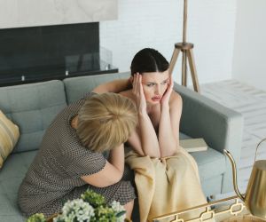 Δεν ξέρω αν μπορώ να αντέξω άλλη μια γιορτή της μητέρας με τη μάνα μου να με πρήζει «πότε θα κάνεις παιδιά;»