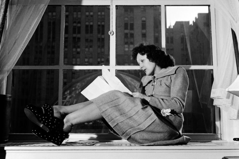 Édith Piaf: «Θέλω να κάνω τους ανθρώπους να κλαίνε ακόμα κι όταν δεν καταλαβαίνουν τα λόγια μου»