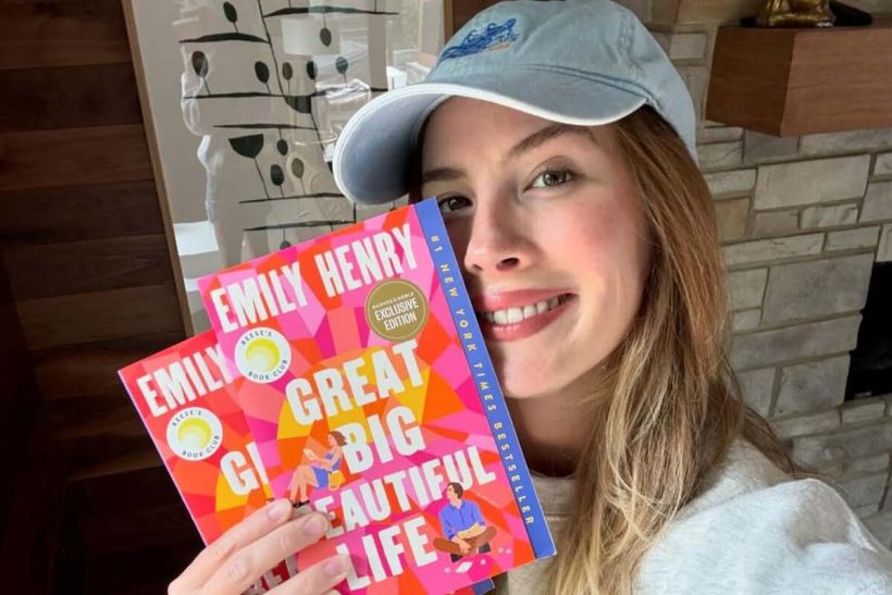Πέντε μυθιστορήματα της Emily Henry ετοιμάζονται για κινηματογραφικές μεταφορές