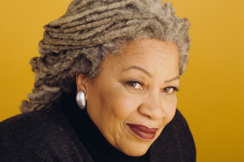 Toni Morrison: «Εάν υπάρχει ένα βιβλίο που θέλετε πραγματικά να διαβάσετε, αλλά δεν έχει γραφτεί ακόμα, τότε πρέπει να το γράψετε»