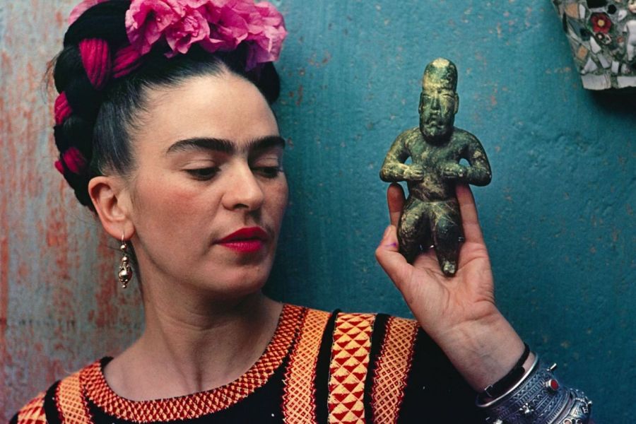 Frida Kahlo: «Αξίζεις μια αγάπη που να πάρει τα ψέματα, να σου φέρει τον ενθουσιασμό, τον καφέ και την ποίηση»