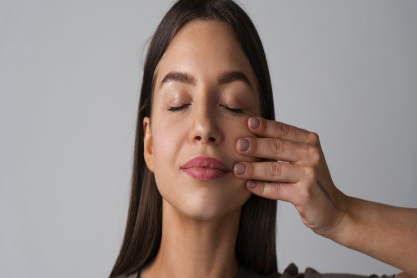 Face Yoga:  Όλα όσα πρέπει να γνωρίζετεις και οι ασκήσεις που πρέπει να δοκιμάσεις  