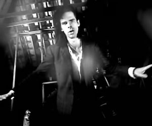 Ο Nick Cave ξαναγράφει το "Red Right Hand" για τη νέα ταινία "Peaky Blinders"