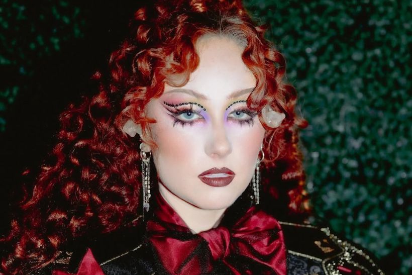 Chappell Roan: Το “Pink Pony Girl” και η queer glam επανάσταση