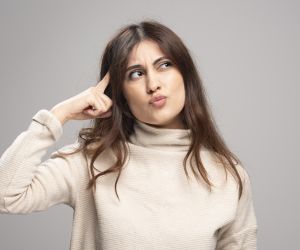 Brain Fog: Πώς σταμάτησα να χάνω τα κλειδιά μου (και το μυαλό μου) στην περιεμμηνόπαυση