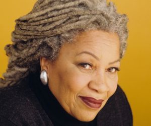 Toni Morrison: «Εάν υπάρχει ένα βιβλίο που θέλετε πραγματικά να διαβάσετε, αλλά δεν έχει γραφτεί ακόμα, τότε πρέπει να το γράψετε»