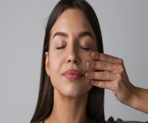 Face Yoga:  Όλα όσα πρέπει να γνωρίζετεις και οι ασκήσεις που πρέπει να δοκιμάσεις  