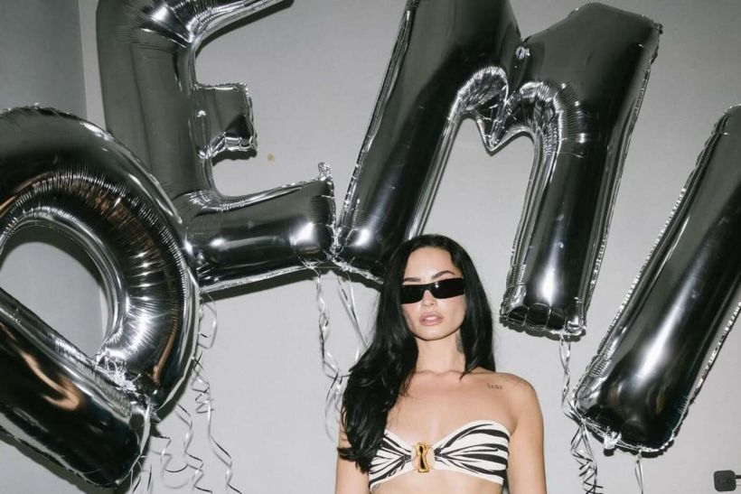 Demi Lovato: «Οι ουλές είναι σαν πληγές μάχης – δείχνουν τι έχεις περάσει και πόσο δυνατός έχεις γίνει»