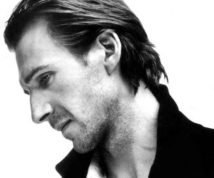 Ralph Fiennes: «Αυτό που με συγκινεί στην τέχνη είναι το ότι μας κάνει να αμφισβητούμε ποιοι είμαστε ως άνθρωποι»