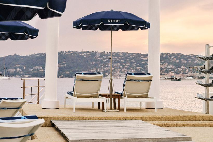Ο οίκος Burberry κάνει takeover στο Hôtel Belles Rives