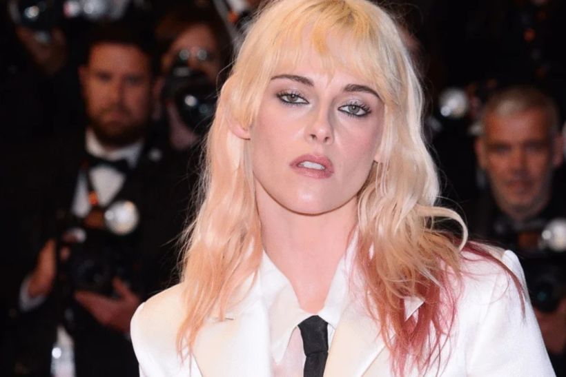 Η Kristen Stewart έβαλε τα σορτς στο κόκκινο χαλί του 78ου Φεστιβάλ Καννών