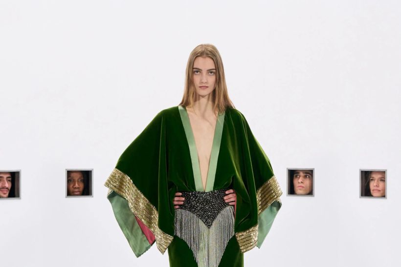 Valentino Haute Couture SS26: Η λάμψη του Old Hollywood επιστρέφει