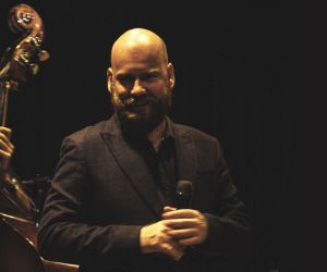 “Sinatra With A Twist”: Απόλαυσε μία φρέσκια, προσωπική και συναρπαστική προσέγγιση σε μία από τις πιο θρυλικές φωνές του 20ού αιώνα